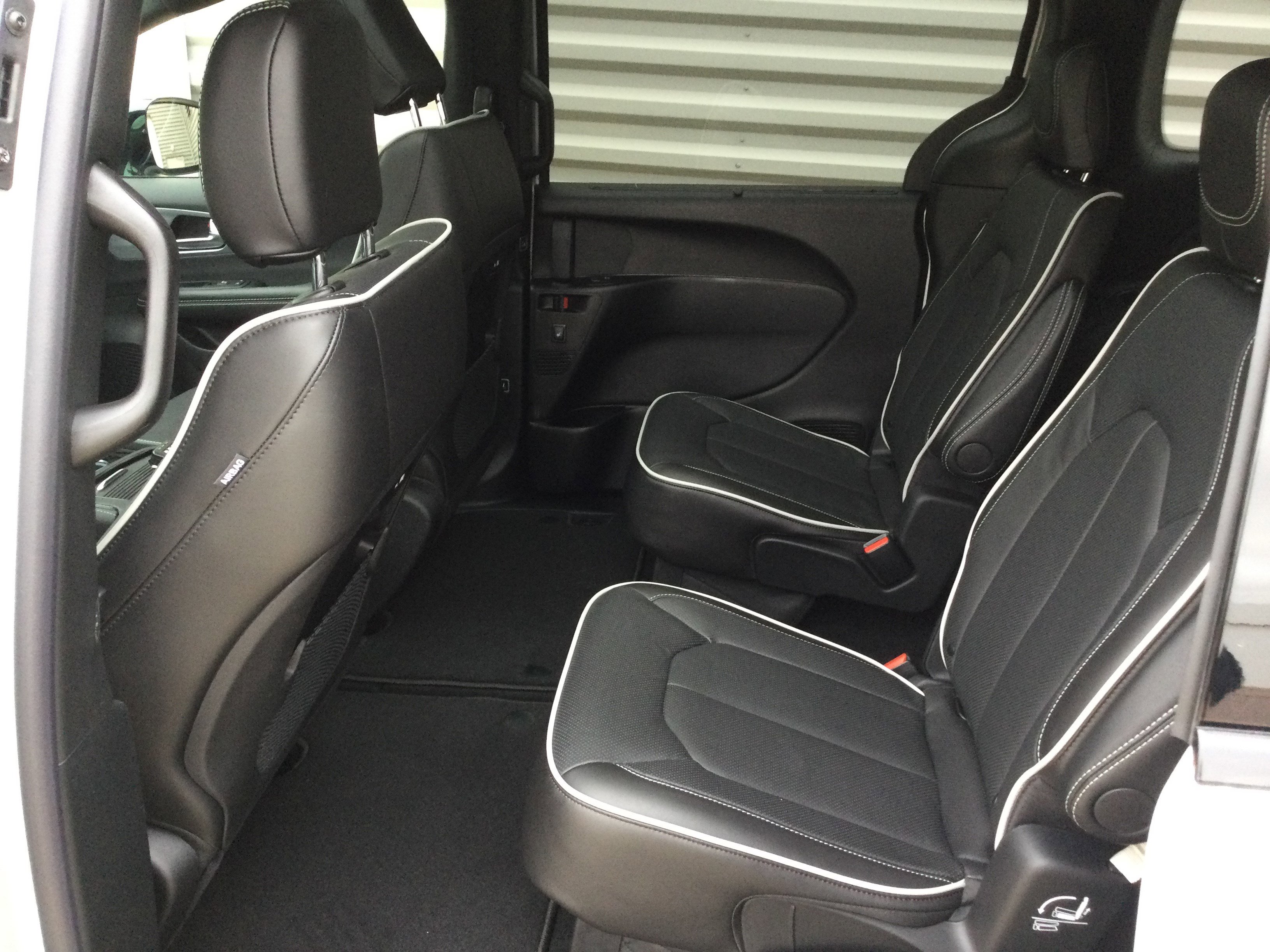 New 2026 Chrysler Pacifica Limited image 6