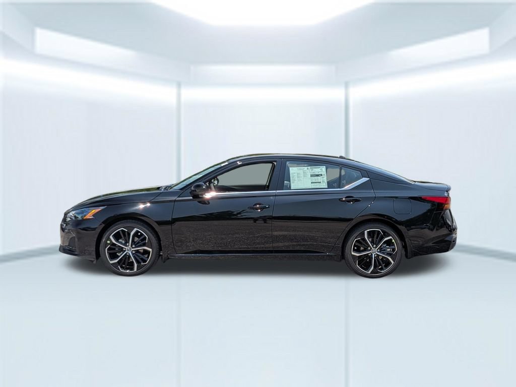 New 2026 Nissan Altima 2.5 SR w/ SR Premium Package FWD image 2