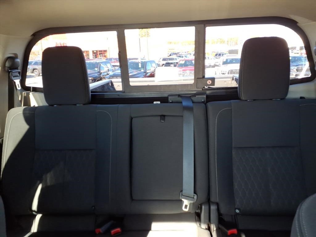 Used 2017 Nissan Titan SV image 19