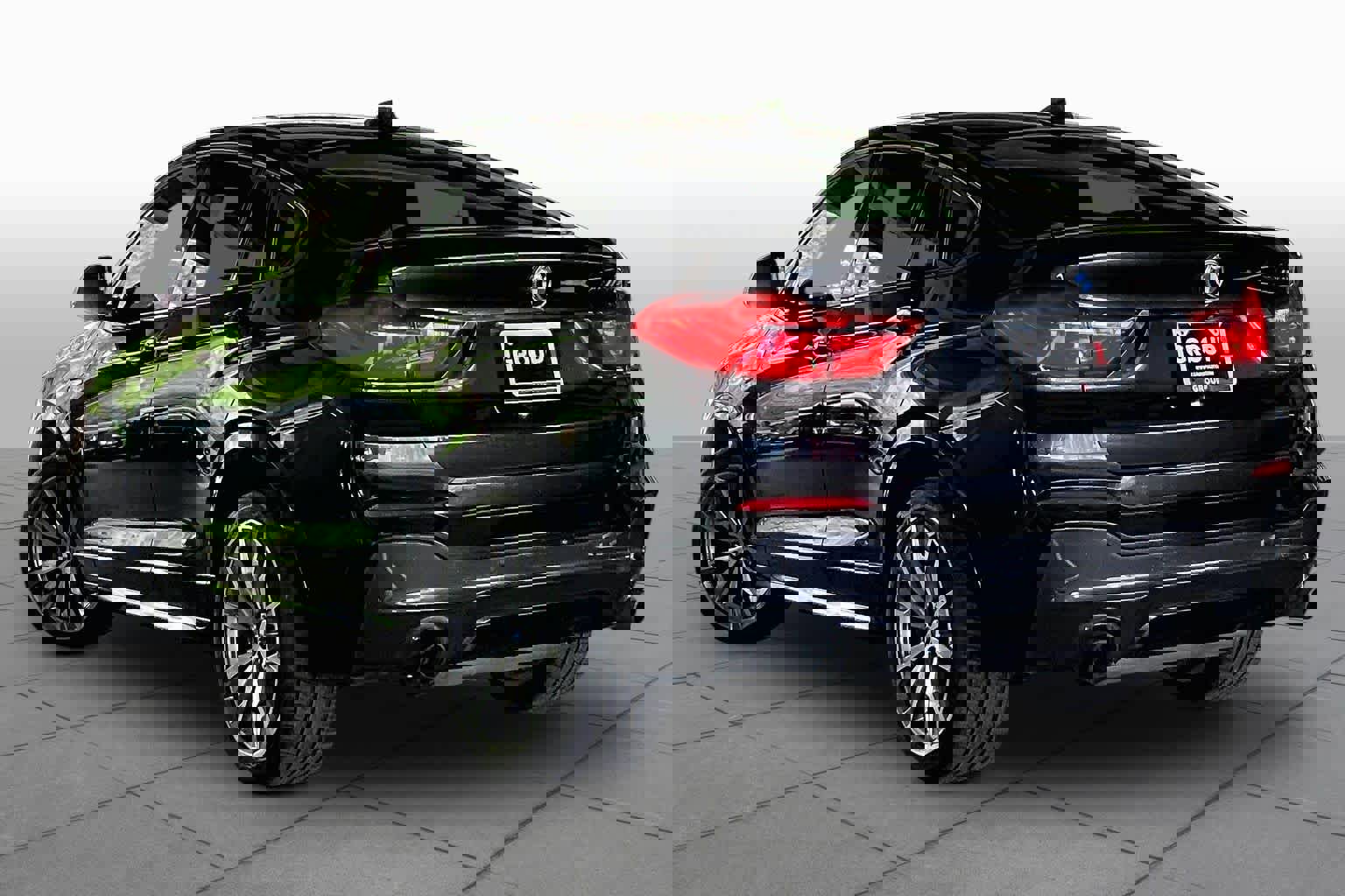 Used 2018 BMW X4 M40i image 11