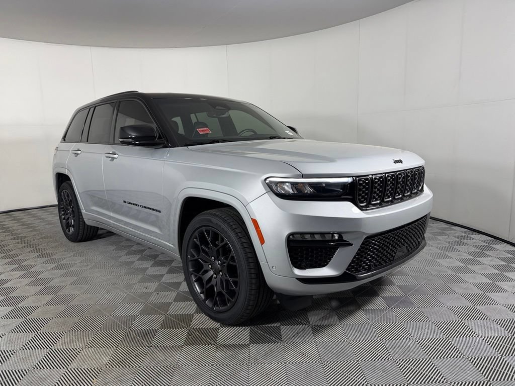 Used 2025 Jeep Grand Cherokee Summit w/ Obsidian Package AWD/4WD image 5