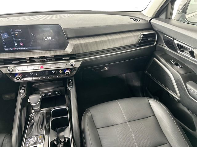 Used 2023 Kia Telluride EX w/ EX Captain's Chair Package AWD/4WD image 28