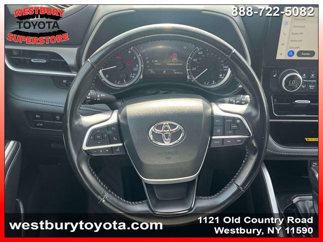Used 2023 Toyota Highlander XLE AWD/4WD image 17
