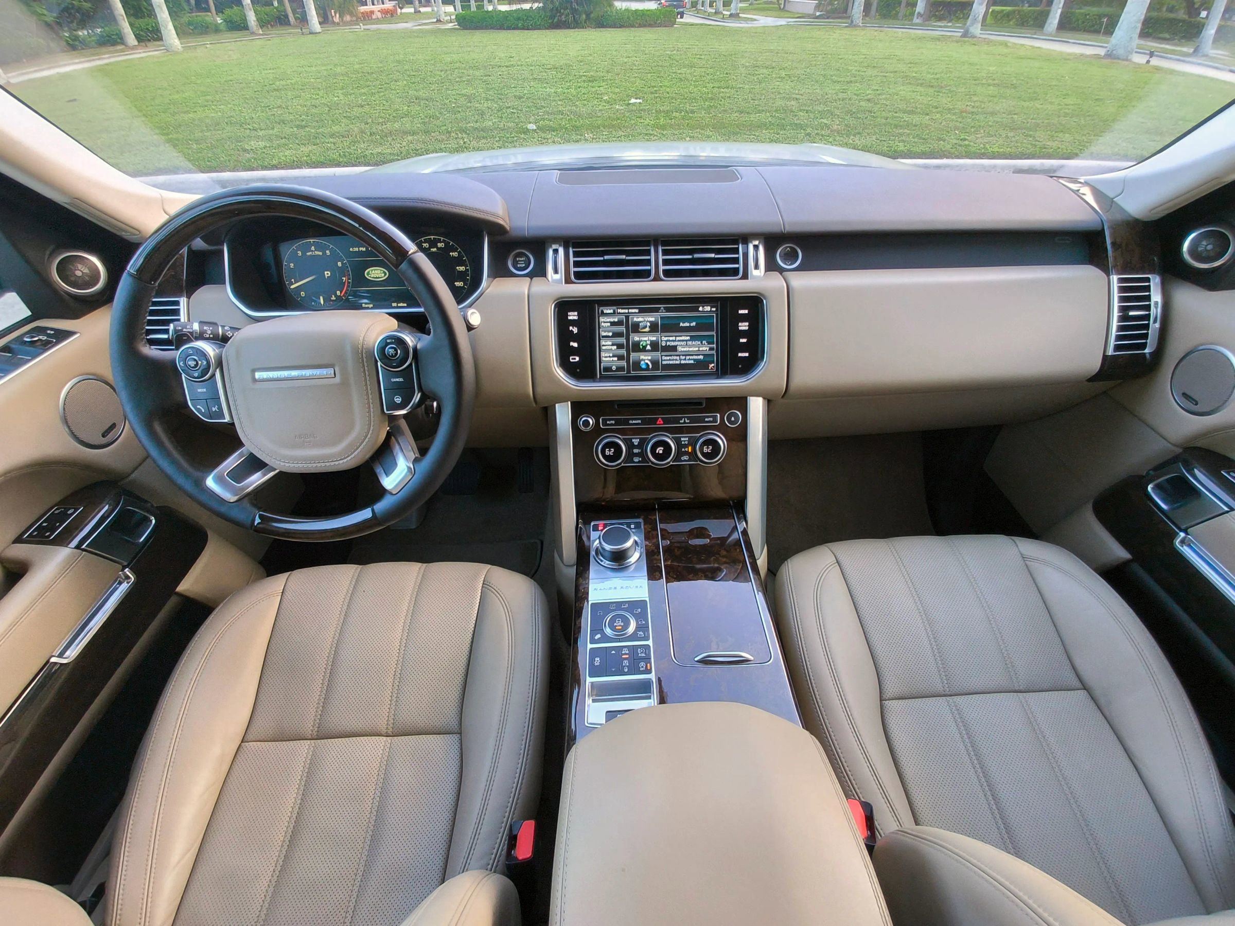 Used 2015 Land Rover Range Rover HSE image 18