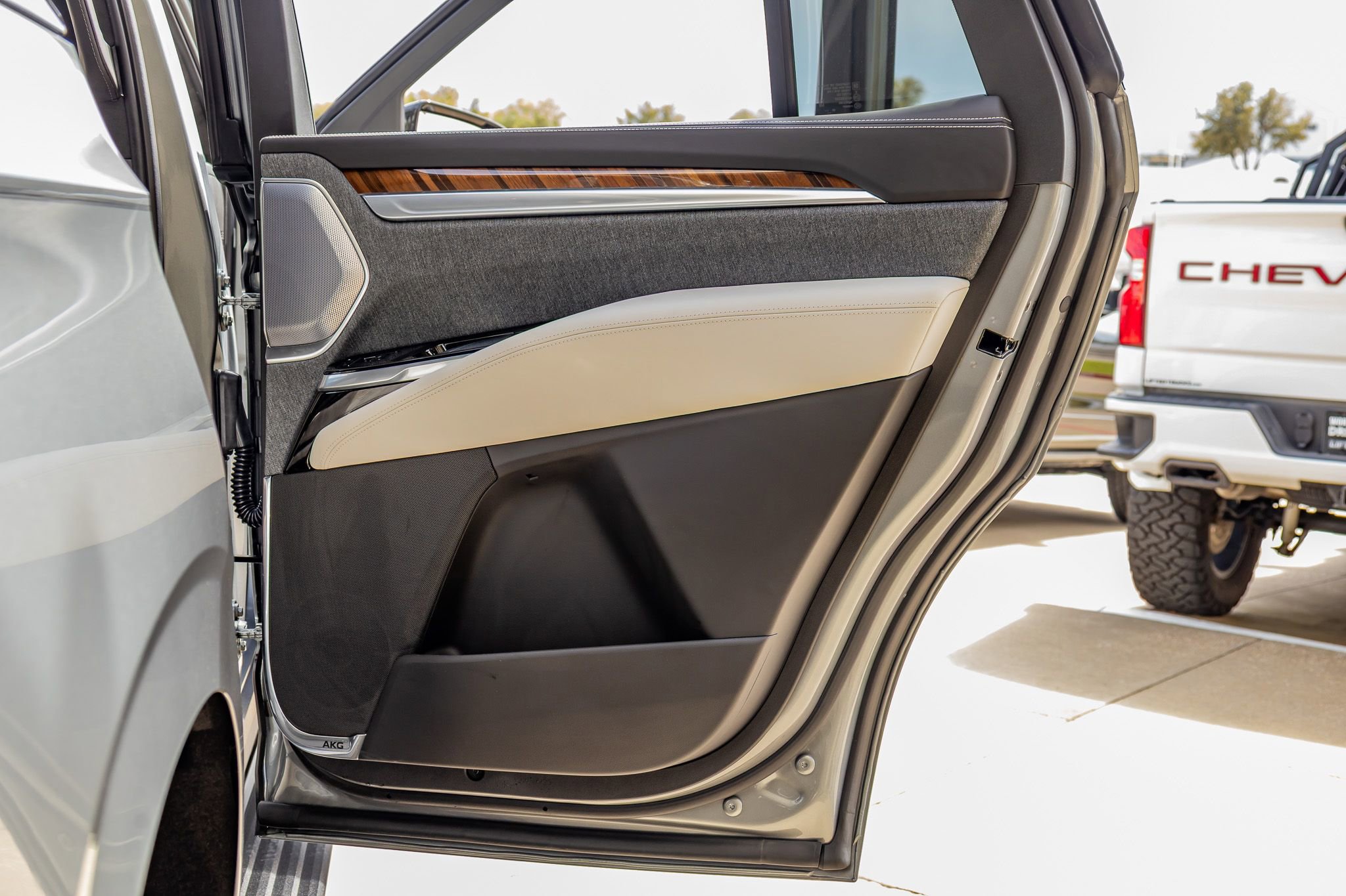 Used 2026 Cadillac Escalade Platinum Sport w/ LPO, ONYX Package image 42