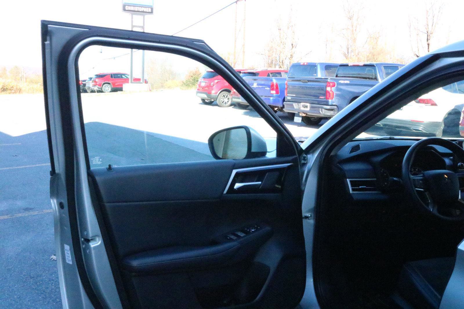 Used 2024 Mitsubishi Outlander SE image 8