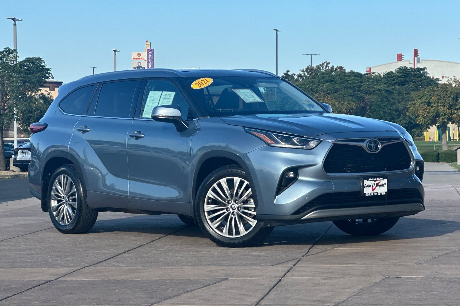 Certified 2021 Toyota Highlander Platinum AWD/4WD image 2
