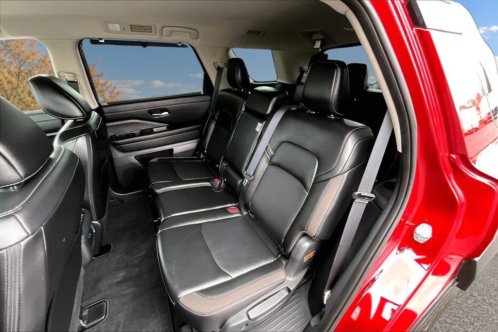 Used 2024 Nissan Pathfinder SL w/ Cargo Package FWD image 21