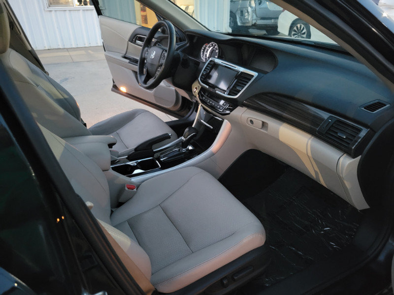 Used 2017 Honda Accord EX-L image 19