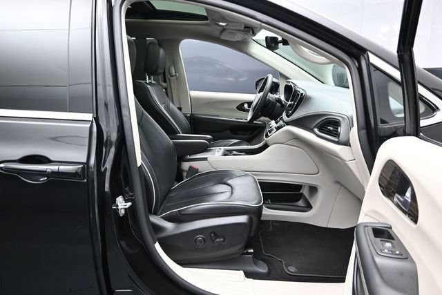 Certified 2024 Chrysler Pacifica Limited FWD image 27