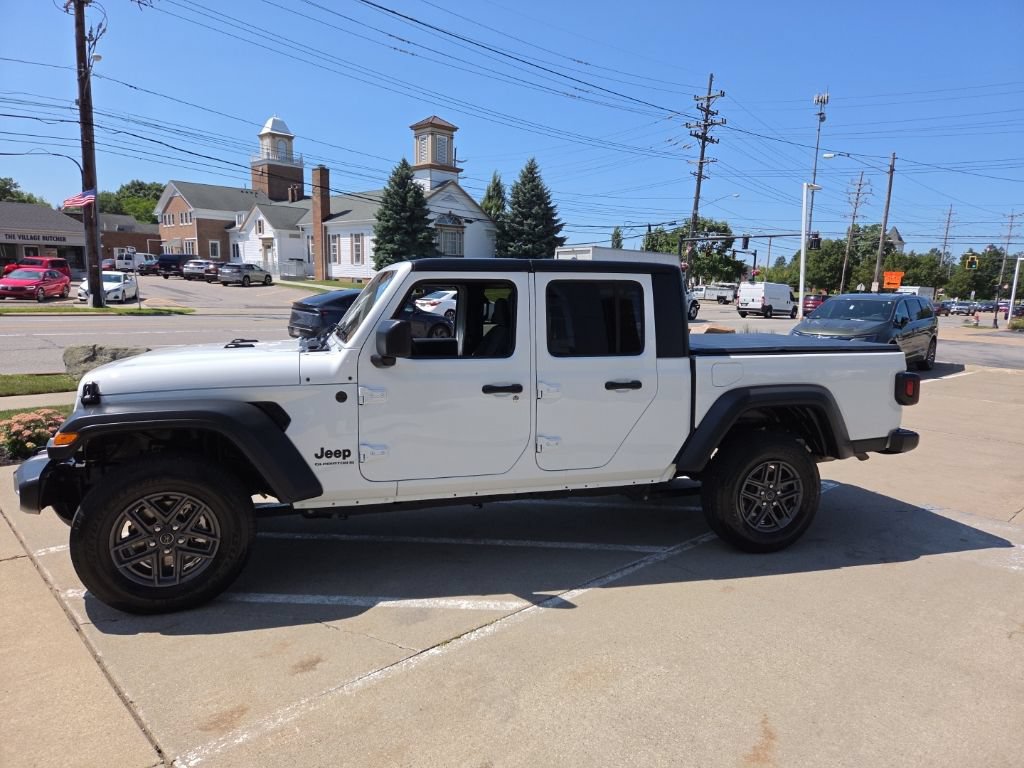 Certified 2025 Jeep Gladiator Sport AWD/4WD image 7