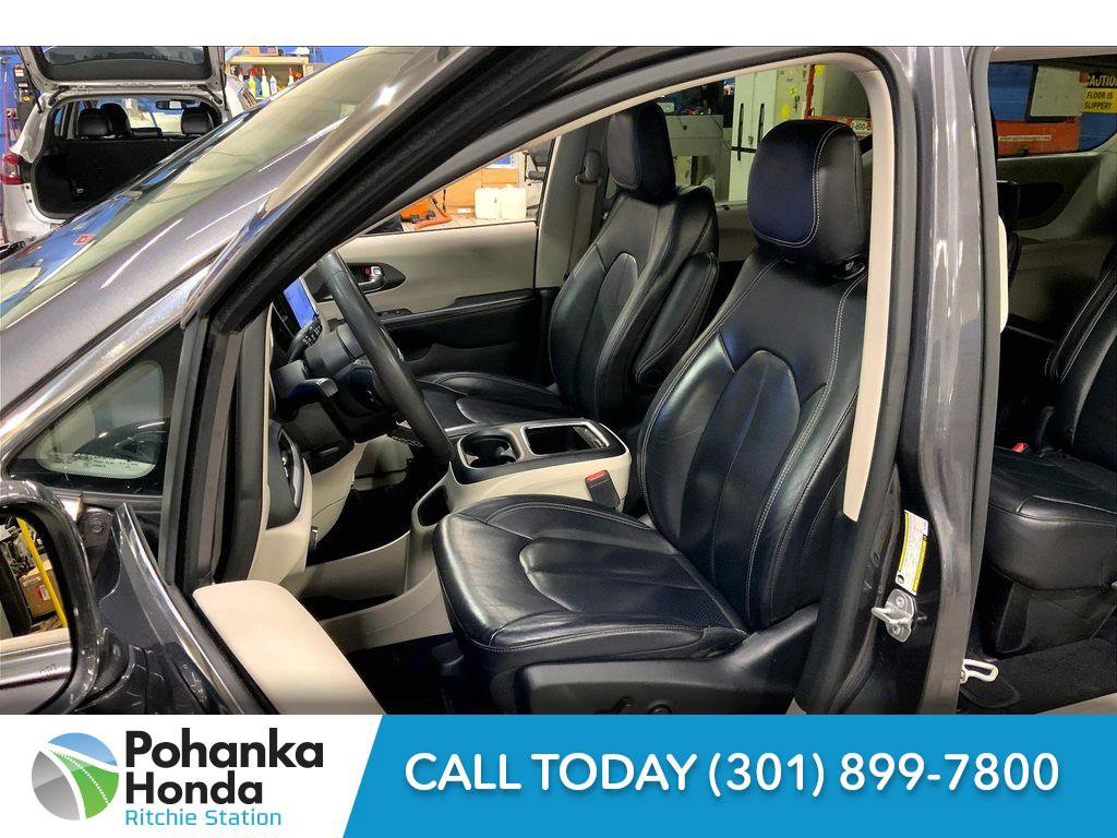 Used 2022 Chrysler Pacifica Touring-L image 18