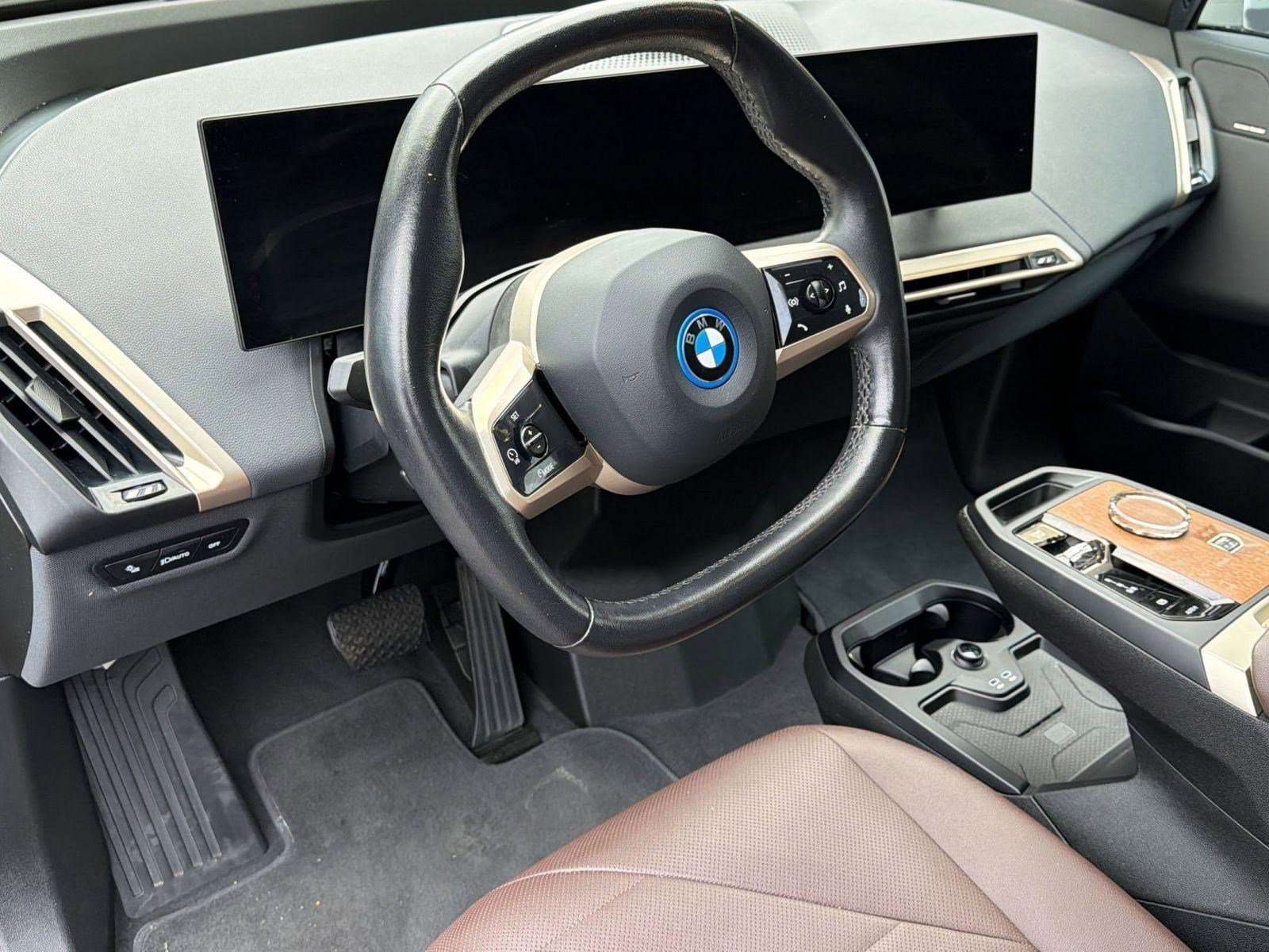 Certified 2022 BMW iX xDrive50 w/ Sport Package AWD/4WD image 4