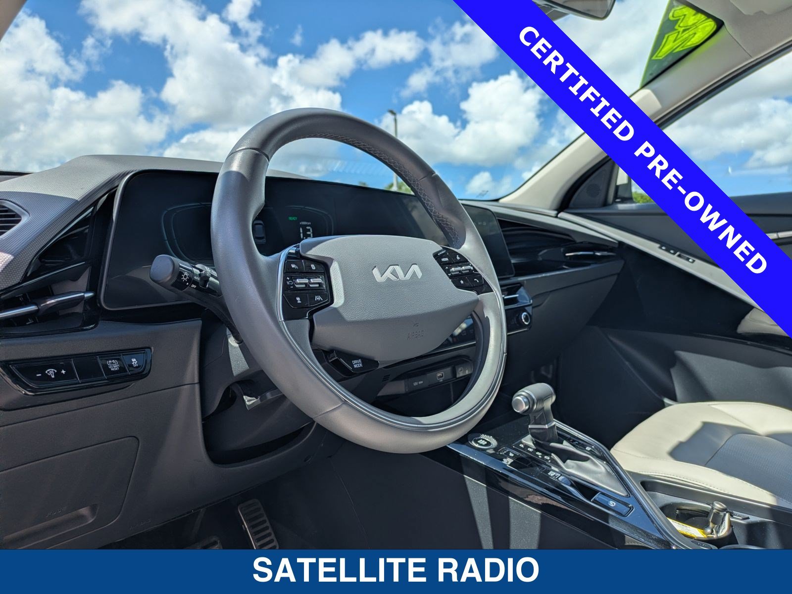 Used 2024 Kia Niro EX Touring FWD image 29