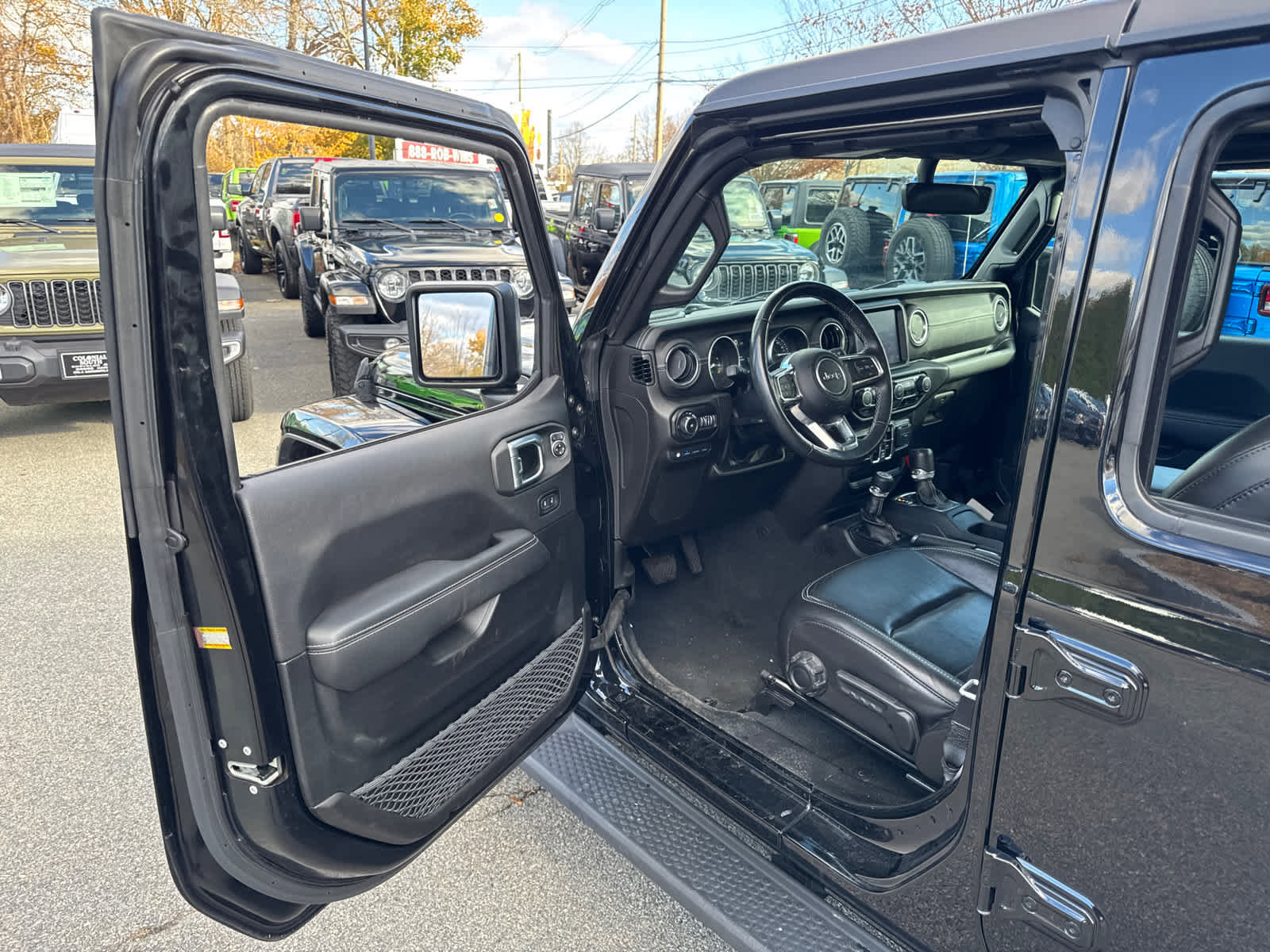 Used 2022 Jeep Wrangler Unlimited Sahara w/ Cold Weather Group image 11