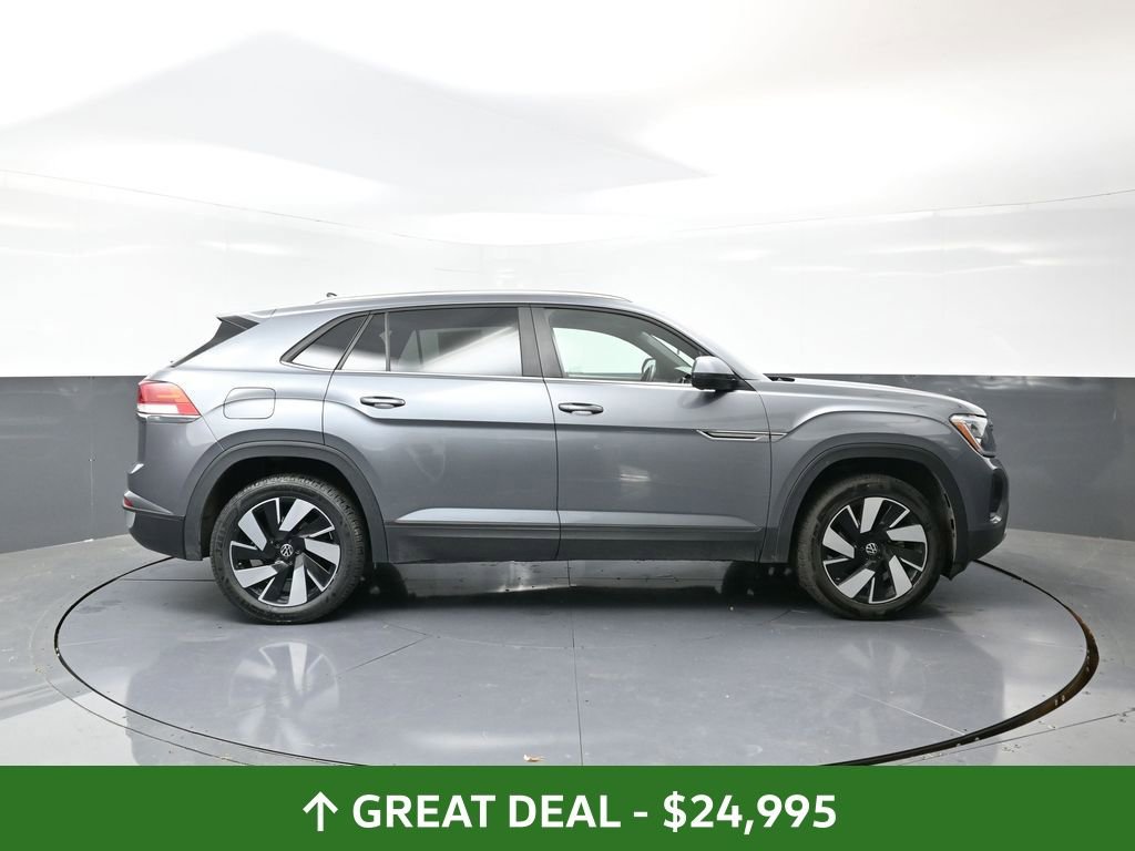 Used 2024 Volkswagen Atlas Cross Sport SE image 2