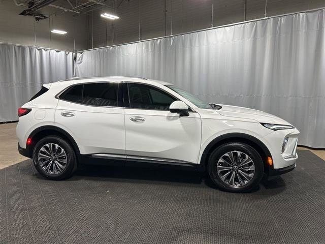 New 2025 Buick Envision Preferred image 2