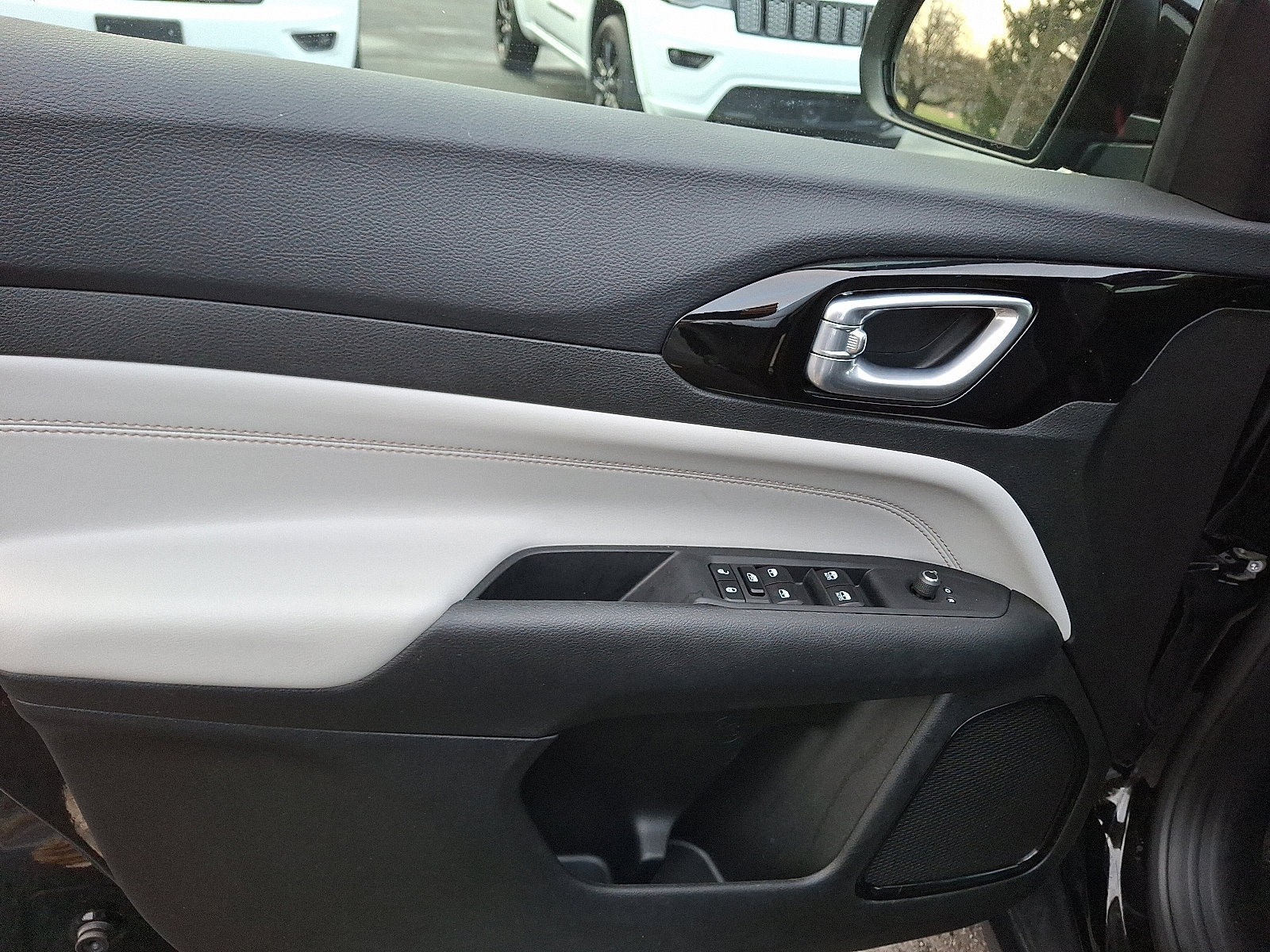 Certified 2024 Jeep Compass Limited image 12