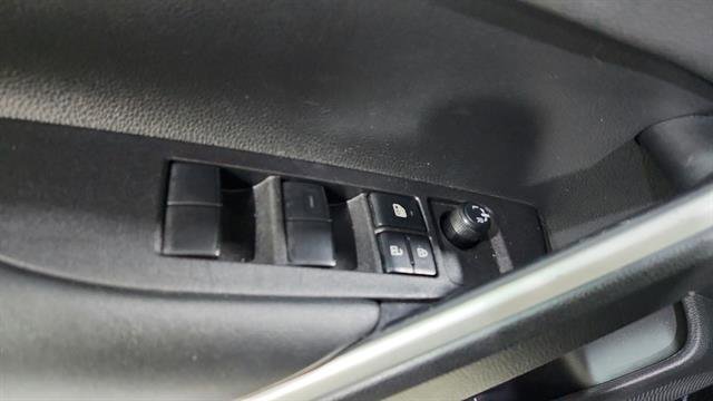 Used 2025 Toyota Corolla Cross XLE image 19