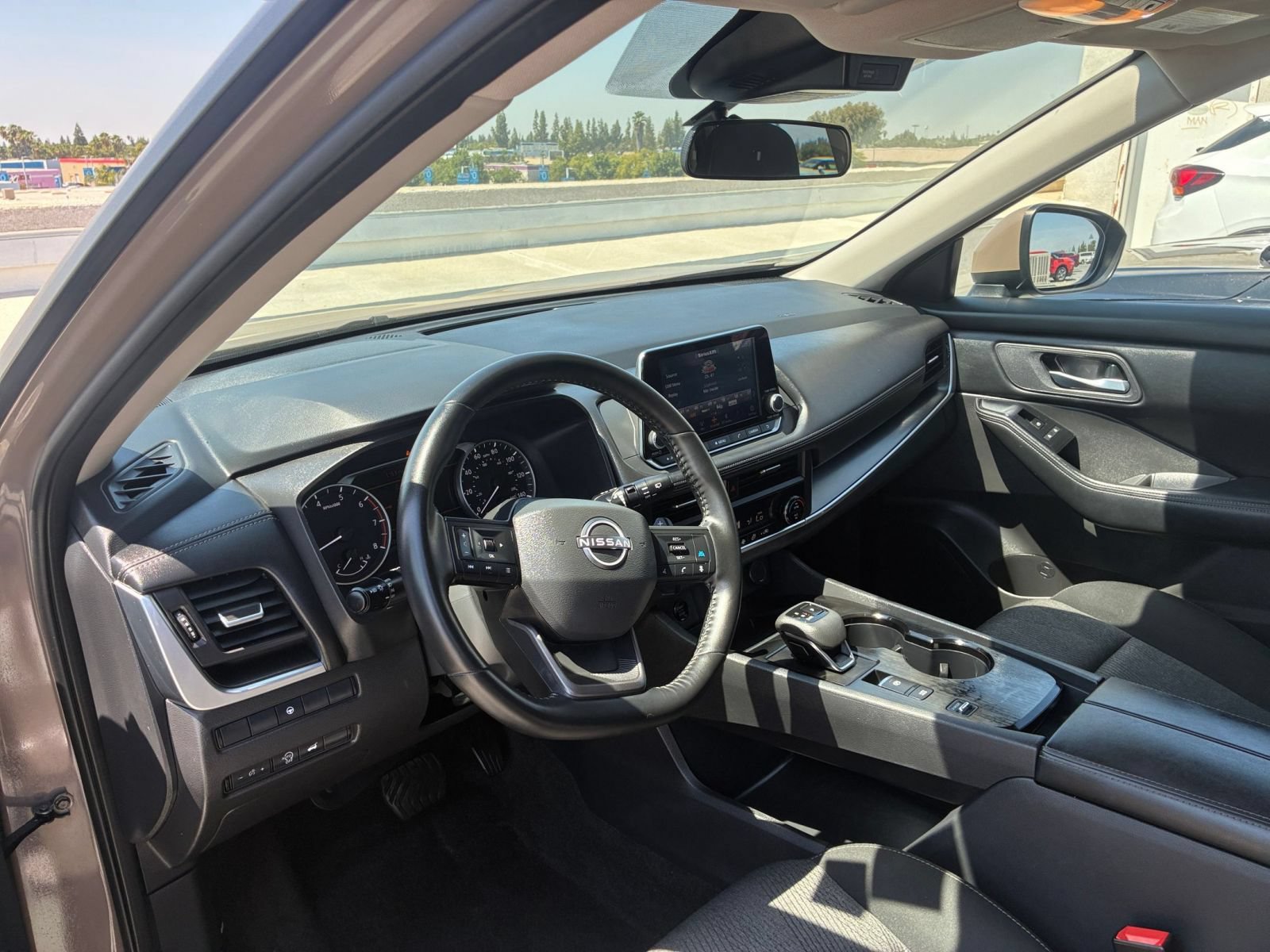 Used 2025 Nissan Rogue SV FWD image 35
