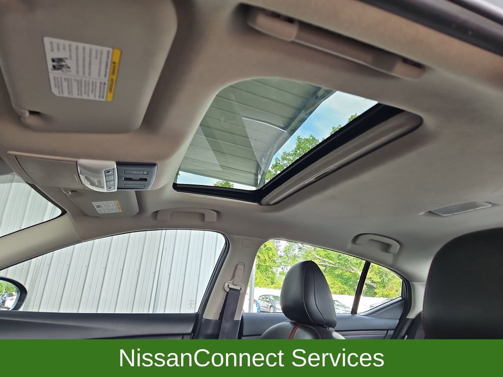 Used 2025 Nissan Sentra SR w/ SR Premium Package FWD image 23