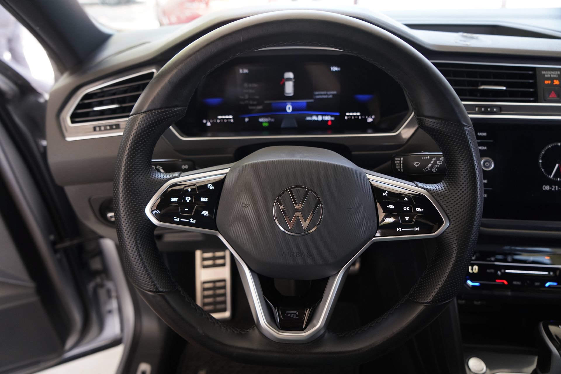 Certified 2024 Volkswagen Tiguan SE R-Line FWD image 12