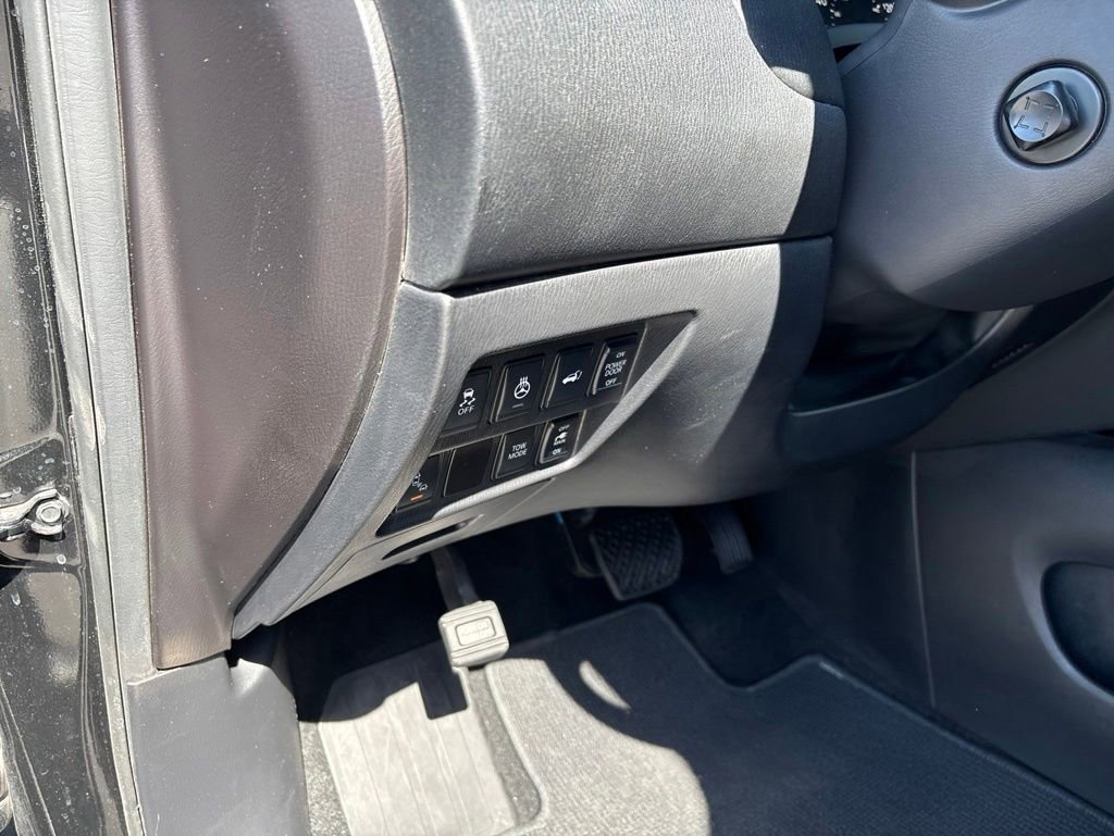 Used 2016 Nissan Pathfinder Platinum w/ Family Entertainment Package AWD/4WD image 6