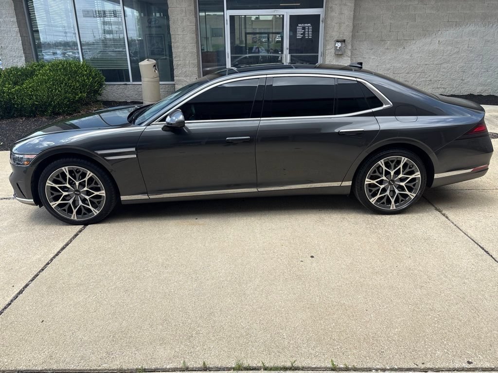 Used 2023 Genesis G90 3.5T AWD/4WD image 2