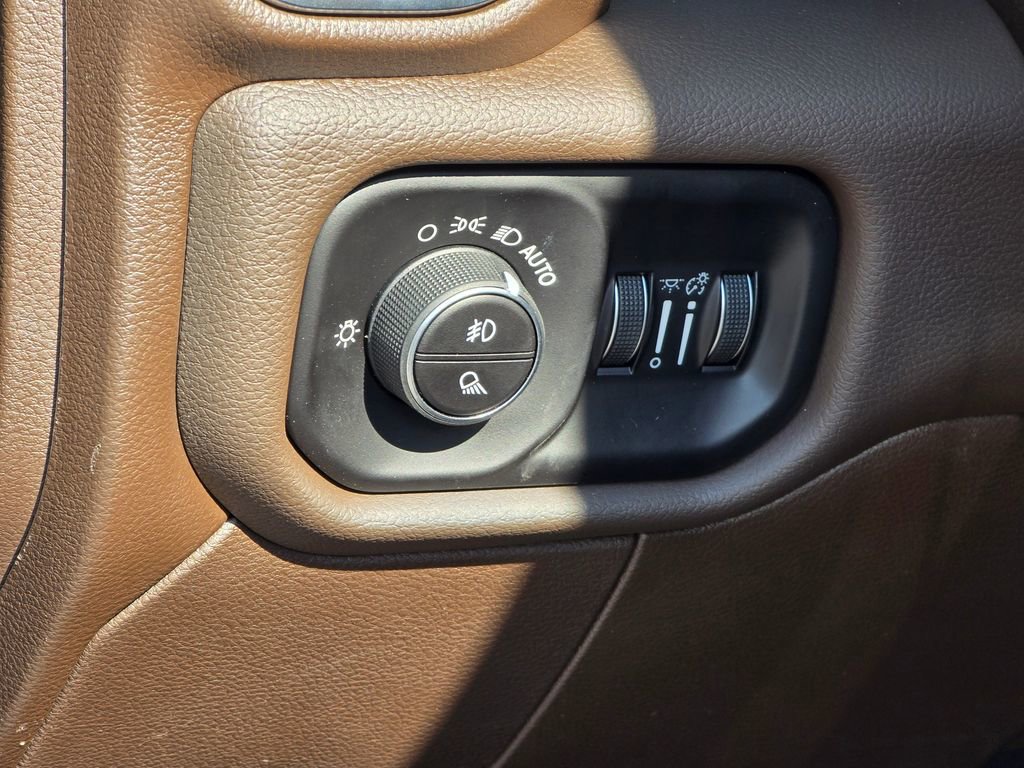 New 2026 RAM 3500 Laramie w/ Max Tow Package image 32