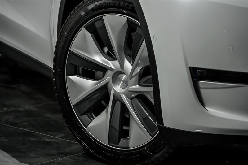 Used 2021 Tesla Model Y Long Range AWD/4WD image 3