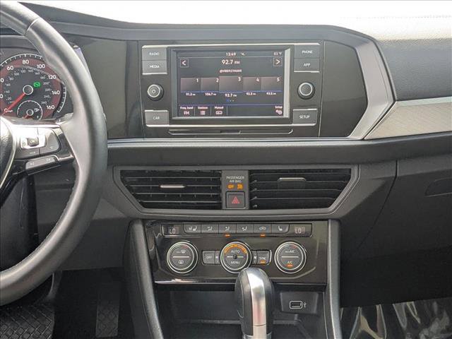 Used 2019 Volkswagen Jetta SE w/ Cold Weather Package image 13