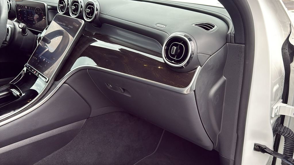 Certified 2024 Mercedes-Benz GLC 300 image 11