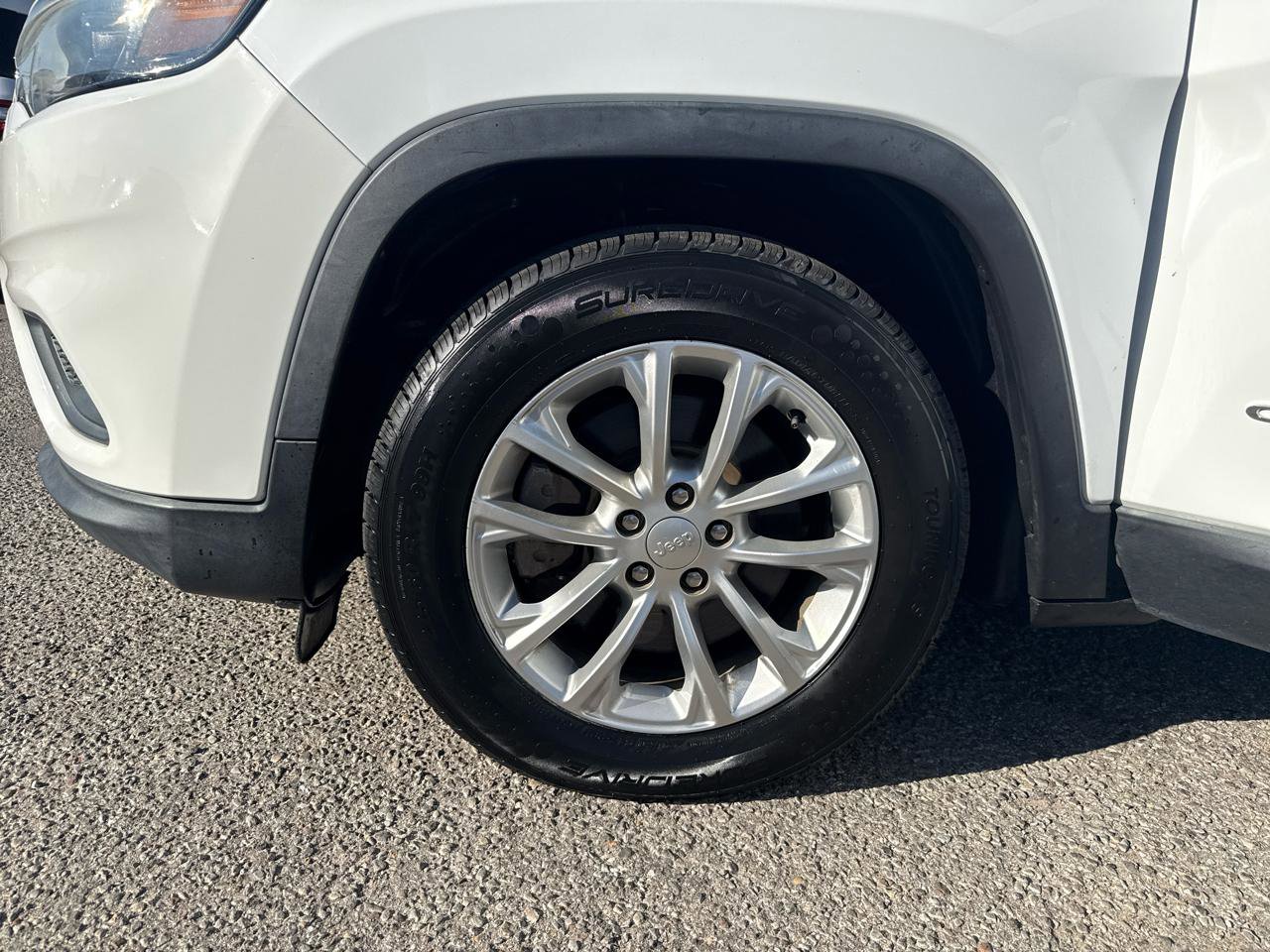 Used 2019 Jeep Cherokee Latitude w/ Popular Appearance Group FWD image 25