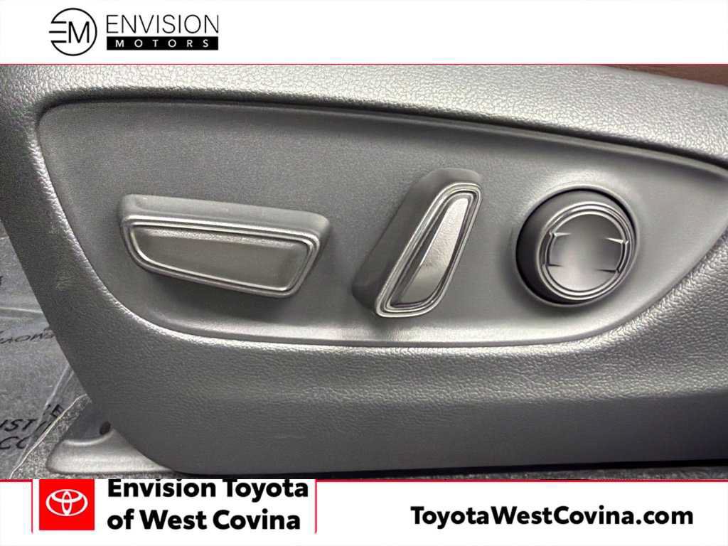 Used 2027 Toyota Land Cruiser AWD/4WD image 23