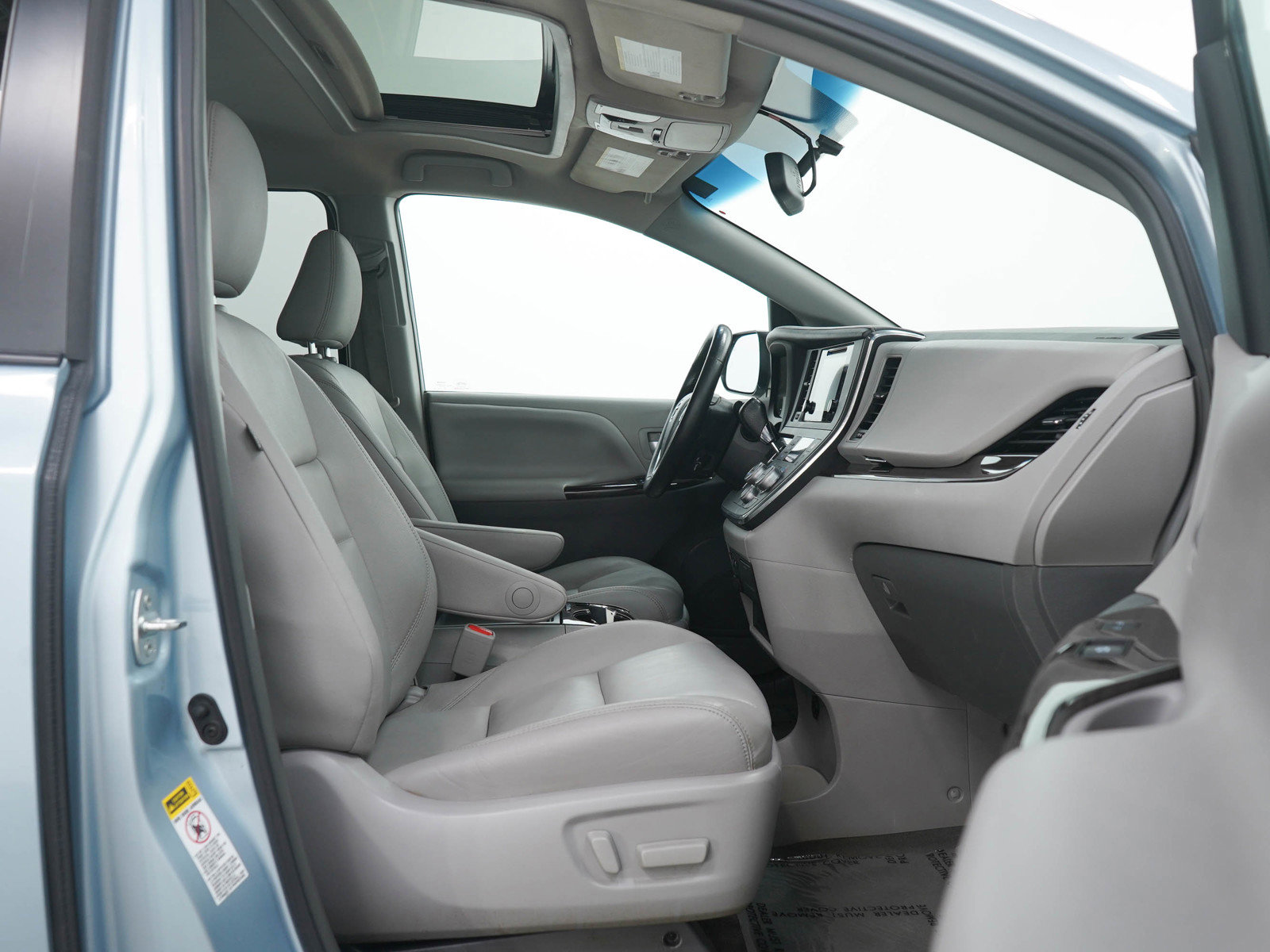 Used 2015 Toyota Sienna XLE image 11
