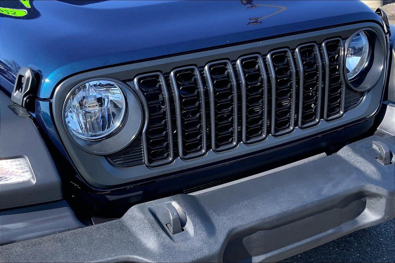 Certified 2025 Jeep Wrangler Sport image 28