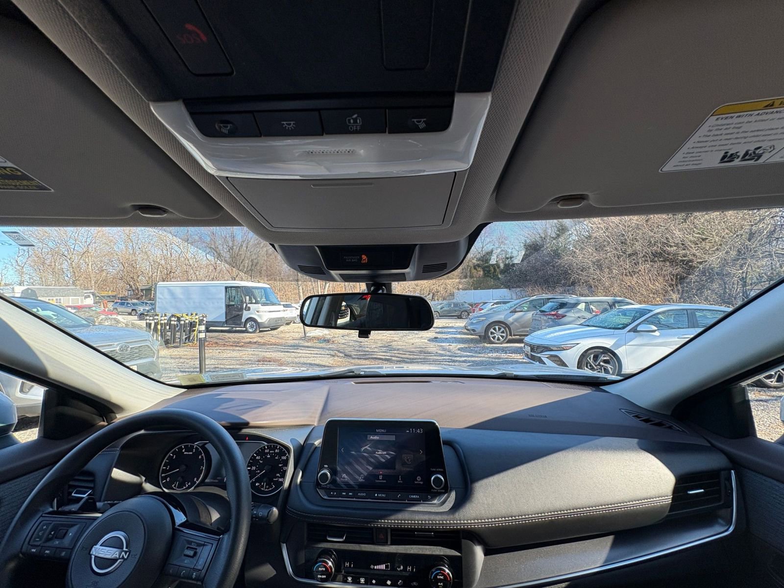 Used 2023 Nissan Rogue SV image 29