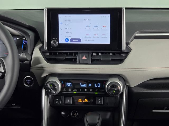 Used 2025 Toyota RAV4 XLE AWD/4WD image 28