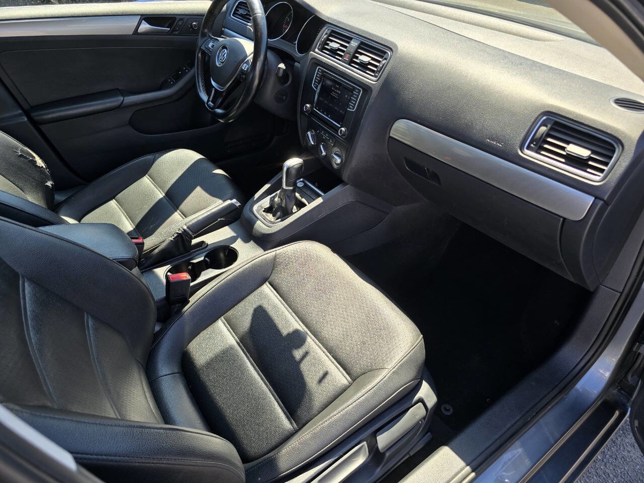 Used 2016 Volkswagen Jetta SE image 28