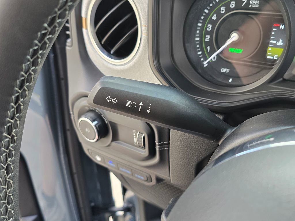 Used 2025 Jeep Wrangler Unlimited Sahara w/ Safety Group image 39