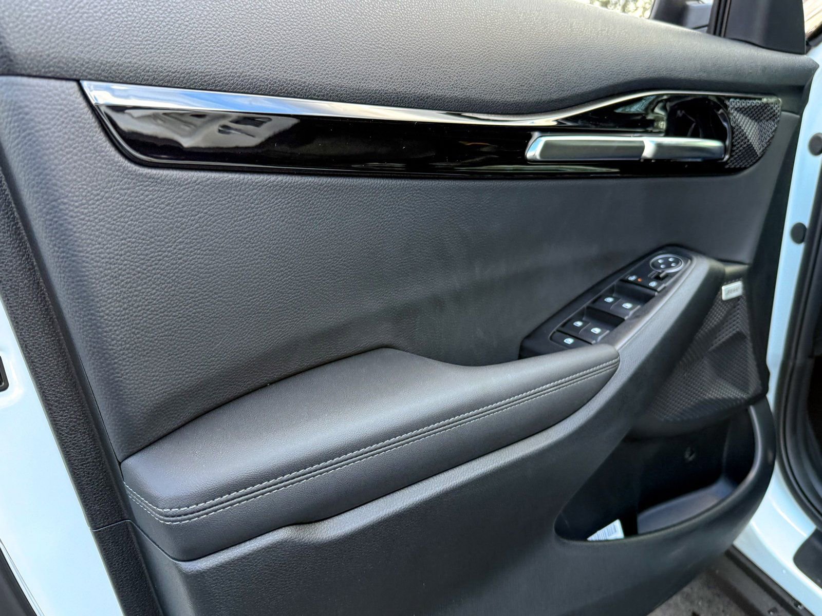 New 2026 Kia Seltos SX w/ SX Sunroof Package image 13