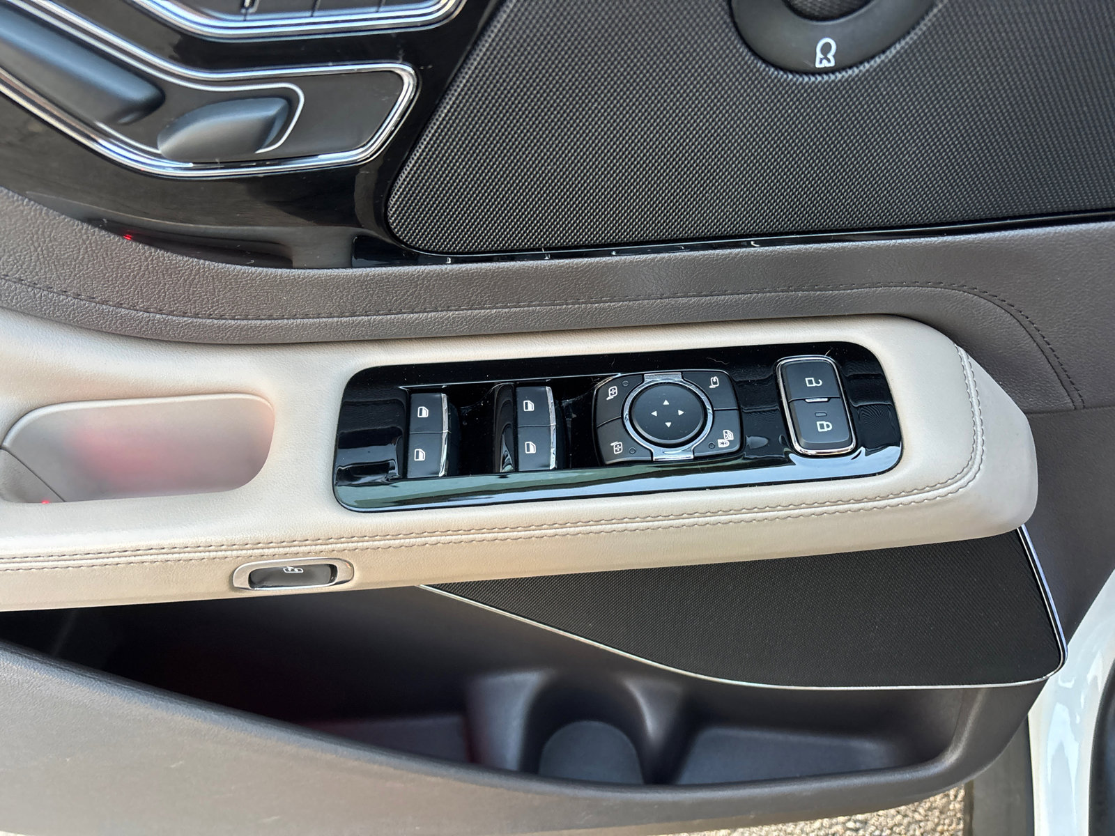 Used 2020 Lincoln Aviator Reserve w/ Elements Package Plus image 13