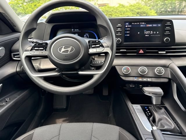 Used 2025 Hyundai Elantra SE FWD image 20