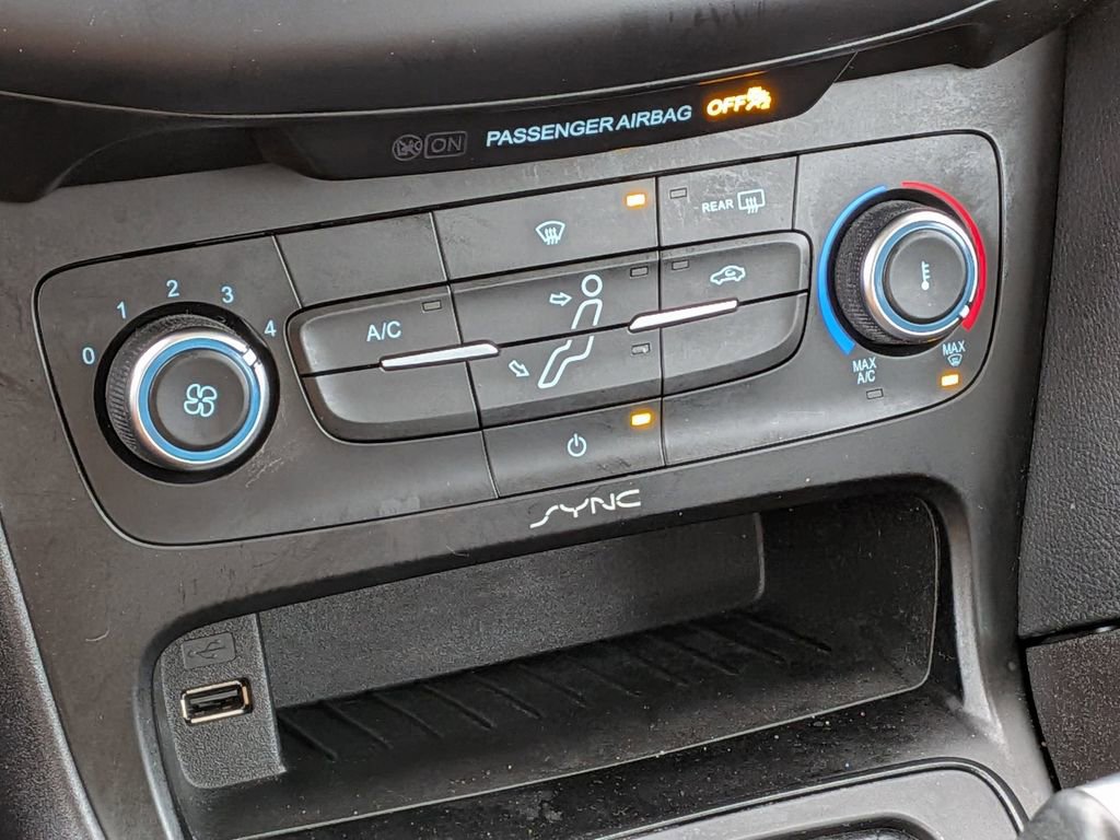 Used 2015 Ford Focus SE image 19