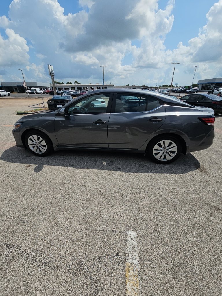 Used 2025 Nissan Sentra S FWD image 4