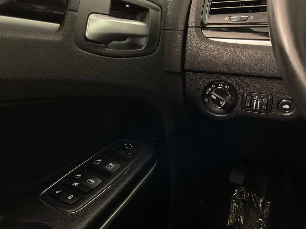 Used 2020 Chrysler 300 S image 19