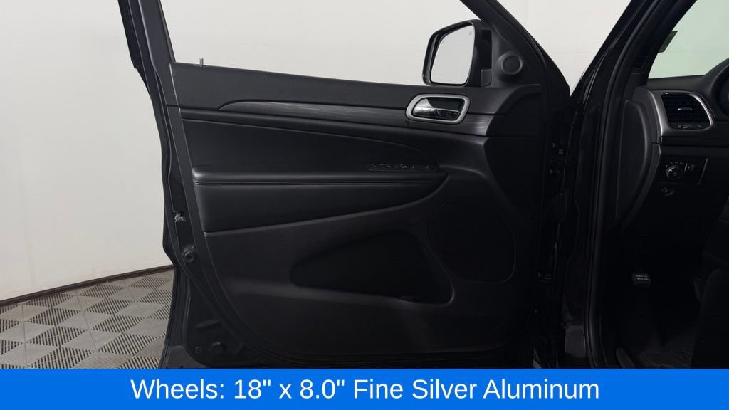 Used 2021 Jeep Grand Cherokee Laredo AWD/4WD image 13