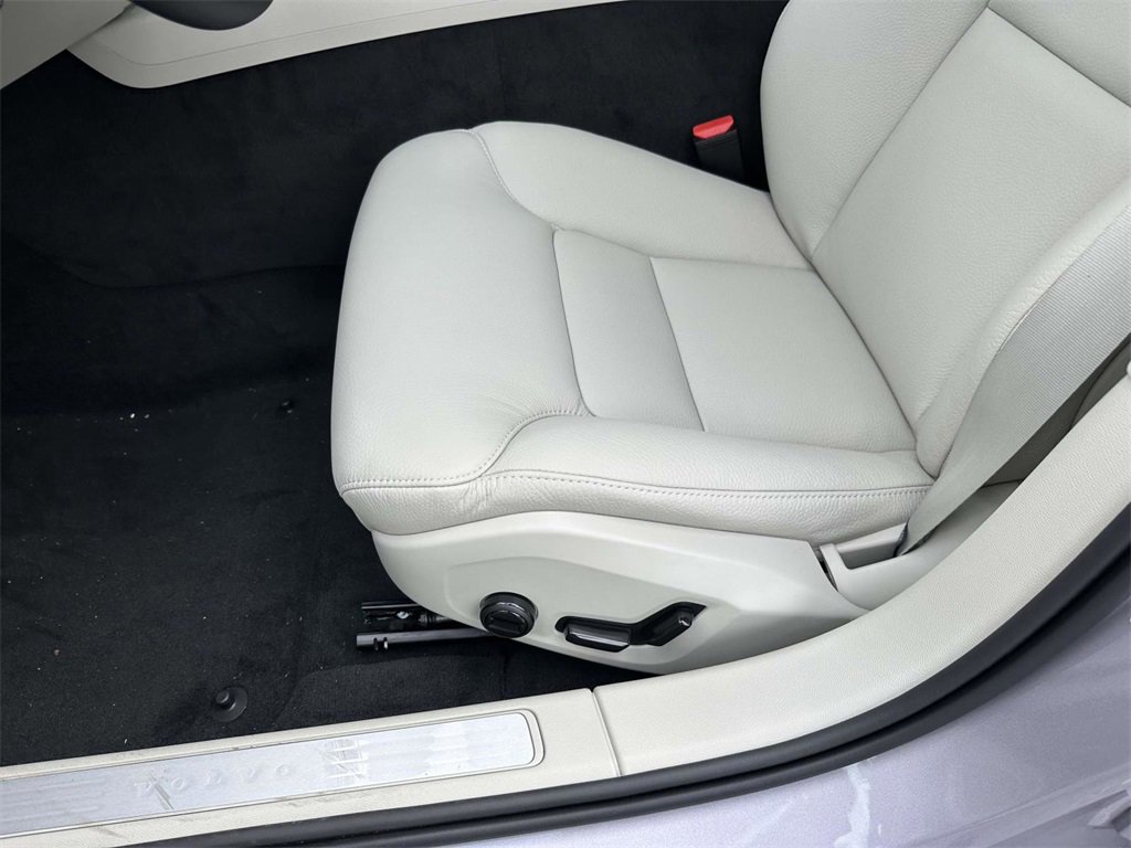 New 2026 Volvo V60 B5 Cross Country Plus w/ Protection Package Premier image 16