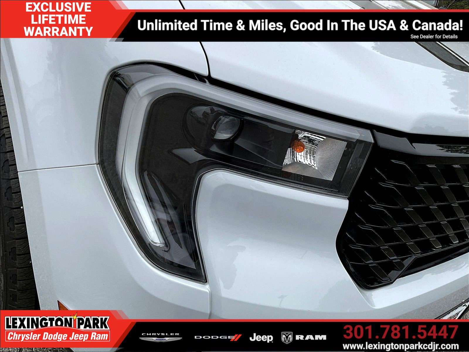Used 2025 Ford Maverick Lariat w/ Black Appearance Package AWD/4WD image 31