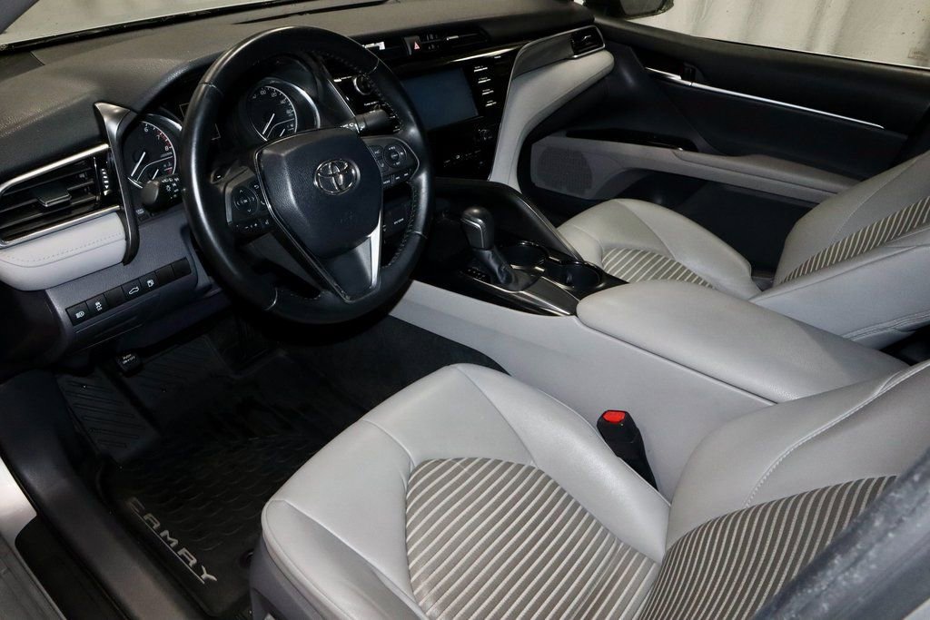 Used 2018 Toyota Camry SE image 25